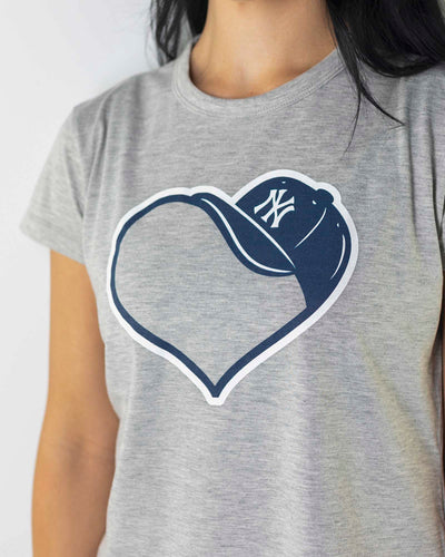 Hang Your Hat Women's Era Tee - New York Yankees